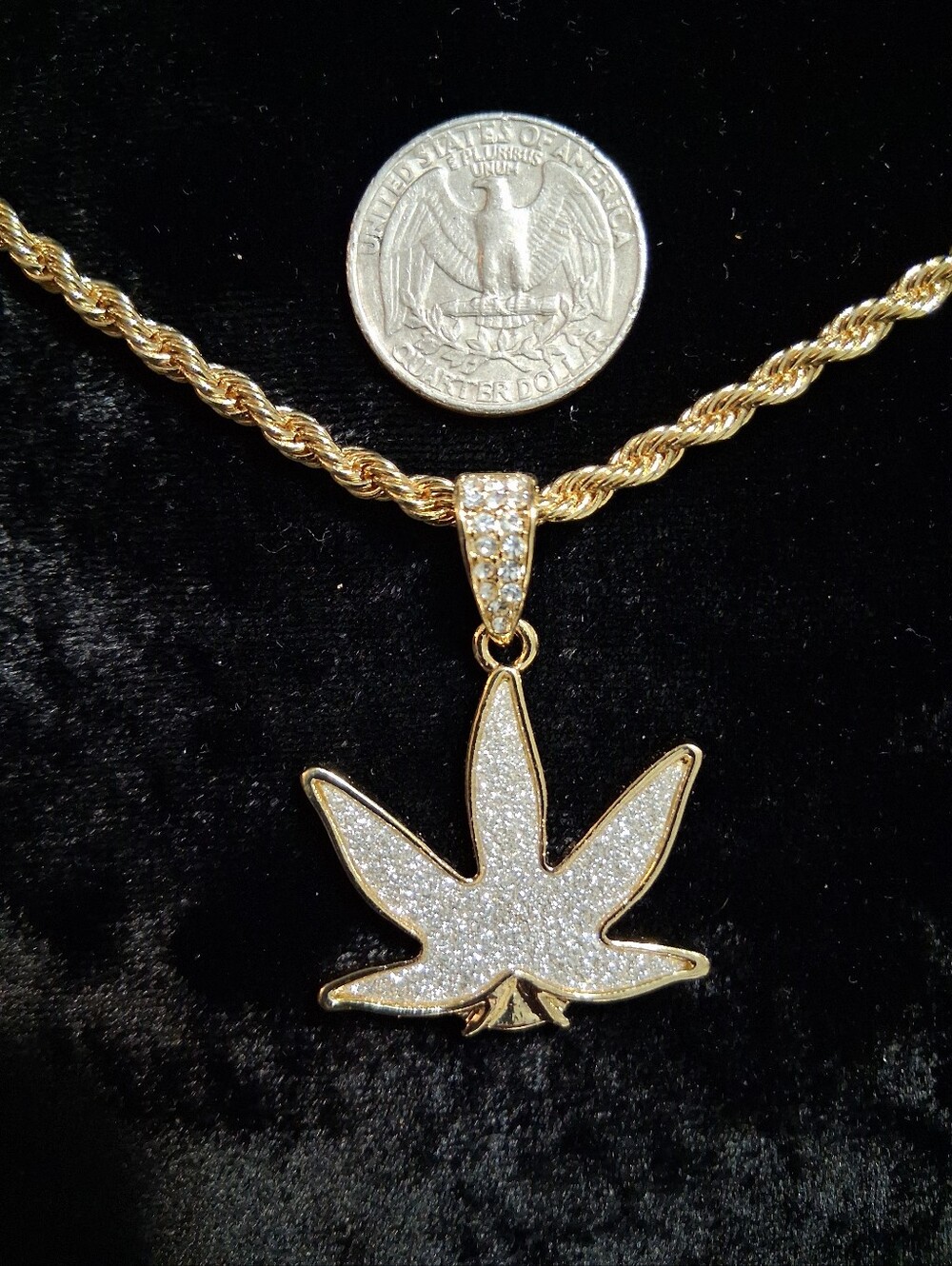 Fashion Leaf Design Necklace